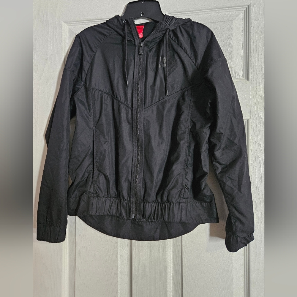 Nike Women's Windrunner jacket is a Size Small. 